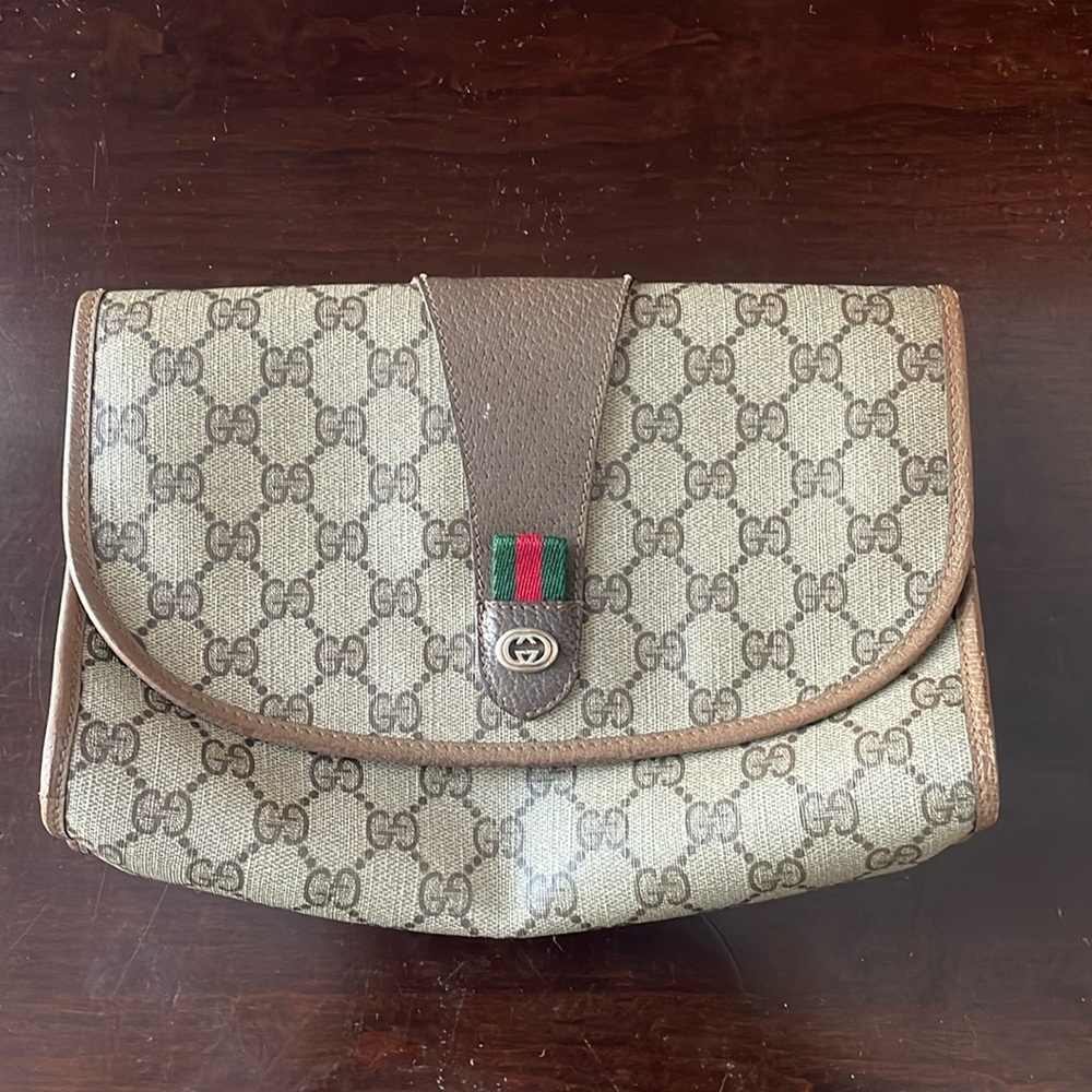 Authentic Gucci clutch (needs repairs)